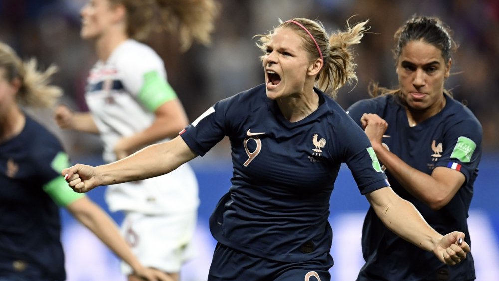 حقق منتخب فرنسا 3 انتصارات متتالية ليظفر بصدارة المجموعة الأولى برصيد 9 نقاط