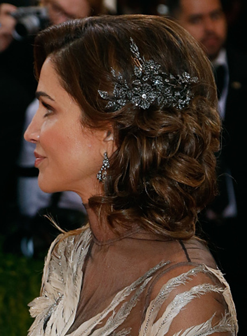اكسسوارات شعر جانبية مستوحاه من اكسسوارات شعر الملكة رانيا