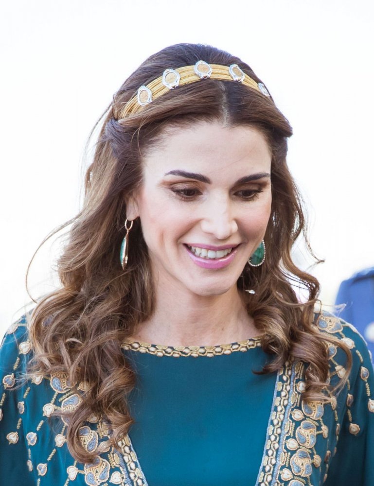 اكسسوارات شعر فاخرة مستوحاه من اكسسوارات شعر الملكة رانيا