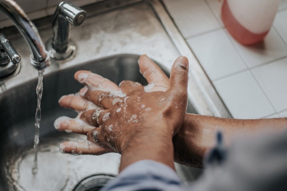 غسل اليدين بالماء و الصابون يقي من الامراض الفيروسية