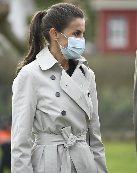 الملكة ليتيزيا ترتدي معطف من Hugo Boss