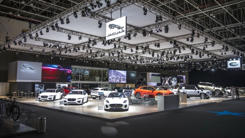 منصة جاكوار في معرض دبي الدولي للسيارات