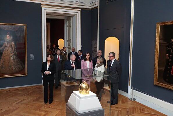 قامت ملكة إسبانيا بزيارة معرض ملكي جديد يستضيفه القصر الملكي في مدريد