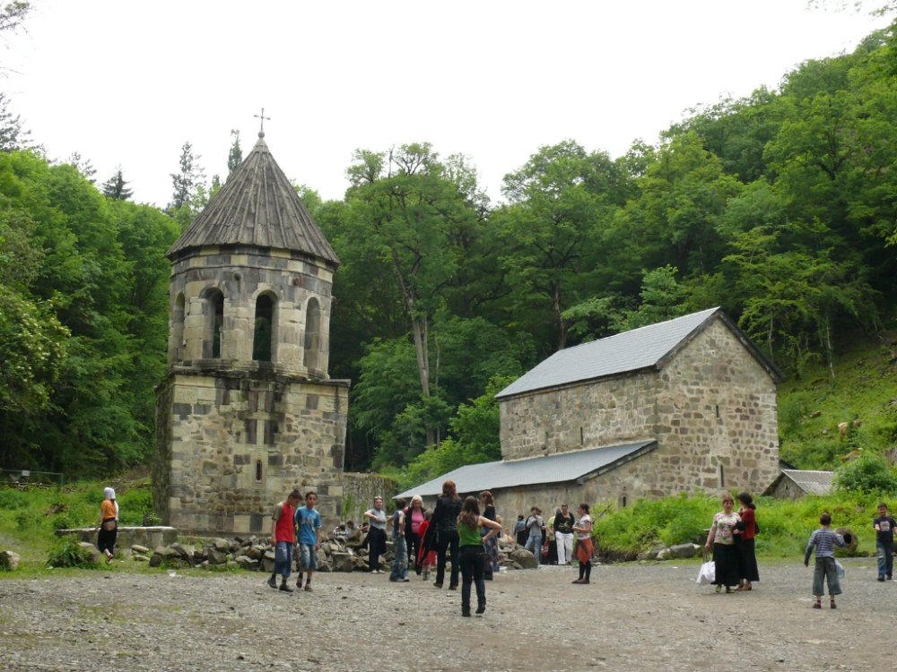 السياحة في بورجومي الدير الأخضر Green Monastery