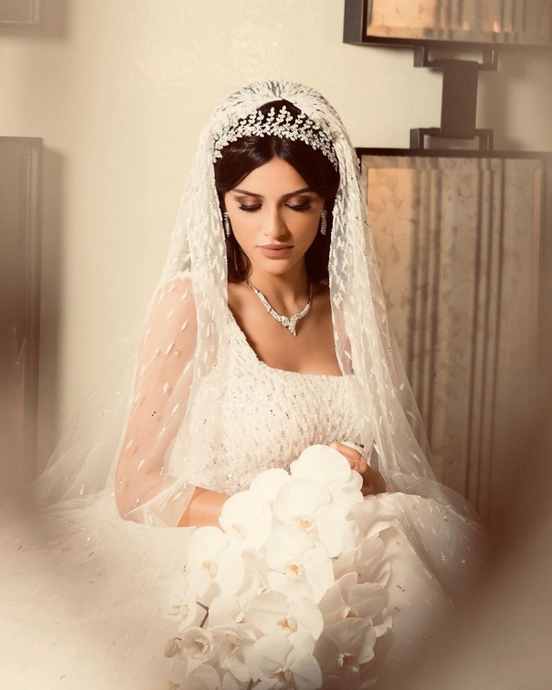 إطلالة الإعلامية سهى نويلاتي في حفل زواجها