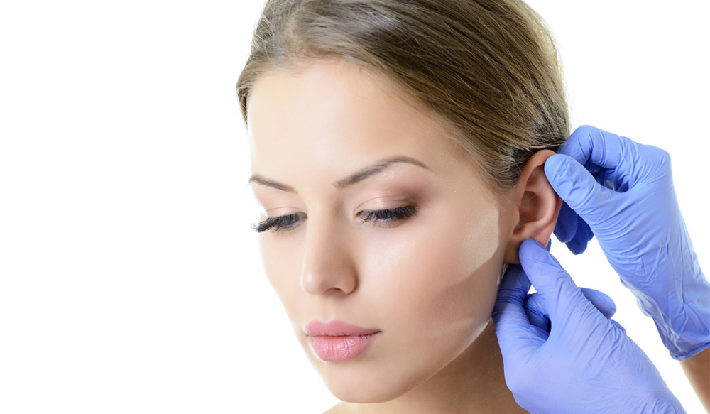  من أهم العمليات التي تلجأ إليها القاصرات هي عملية تجميل الأذن