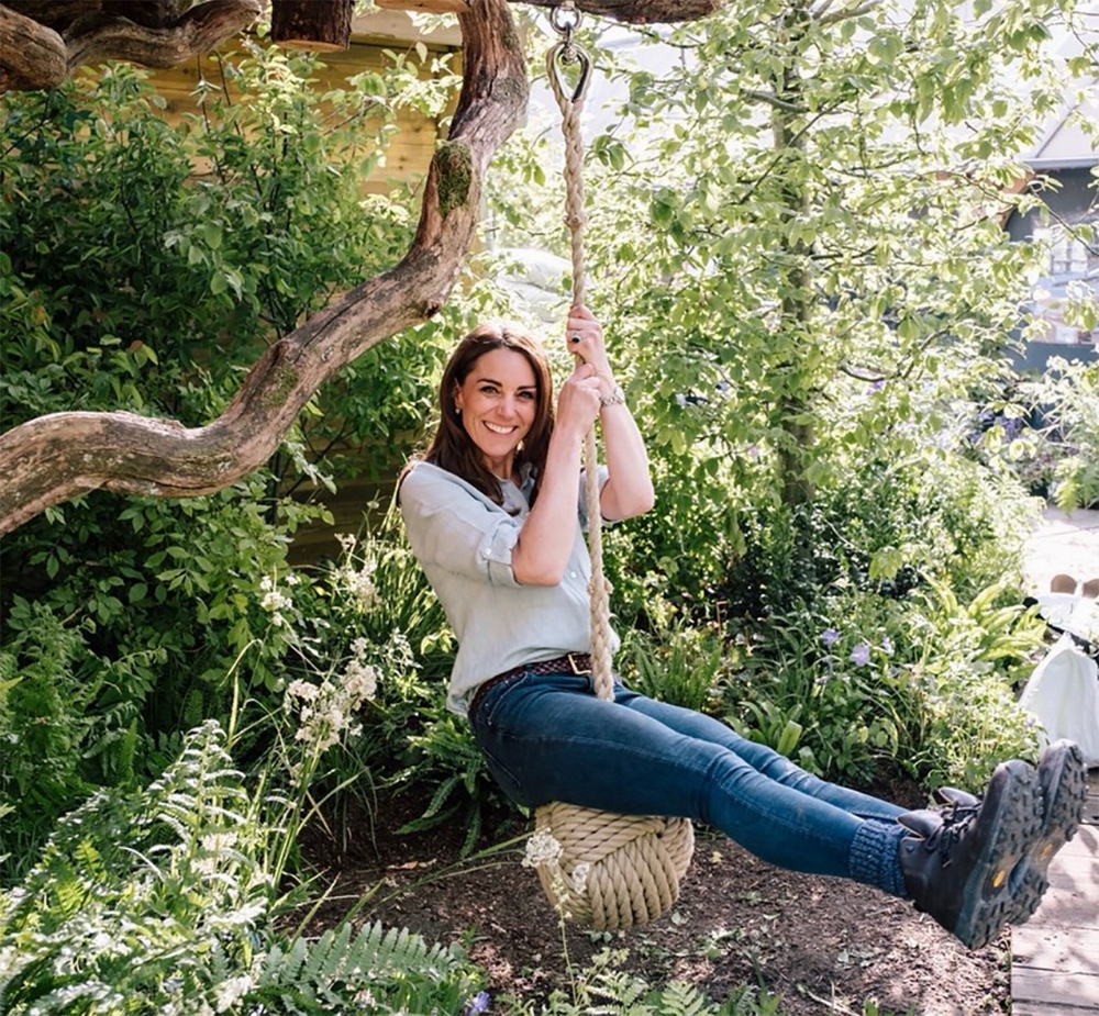 كيت ميدلتون على أرجوحة في حديقتها الجديدة في معرض تشلسي للزهور