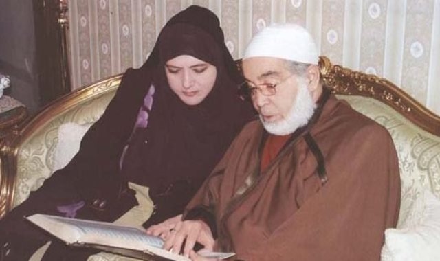الفنان حسن يوسف وزوجته 