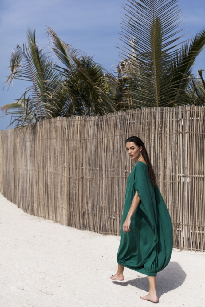 فستان أخضر ملكي من علامة مادي السعودية المصدر مادي