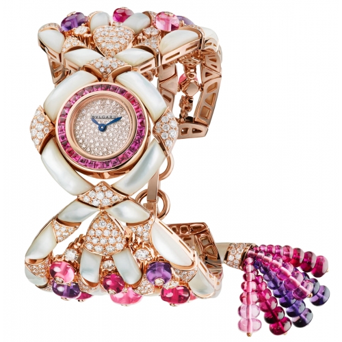 ساعة بتصميم مبهر مزدانة باحجار التورمالين والروبي بدرجات الوردي من Bvlgari