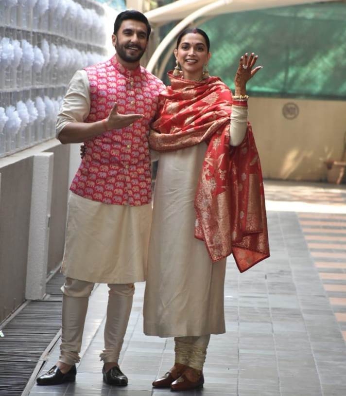 عاد الزوجان ديبيكا بادوكون ورانفير سينغ إلى مومباي بعد إقامة حفل زفافهما في إيطالي