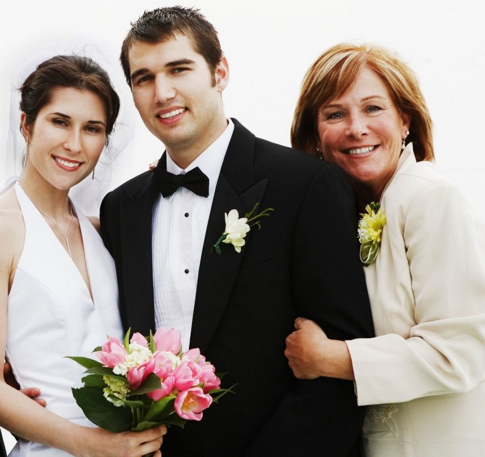  يجب على العروس ان تتصرف بطريقة حكيمة عند الشجار بين العريس ووالدته