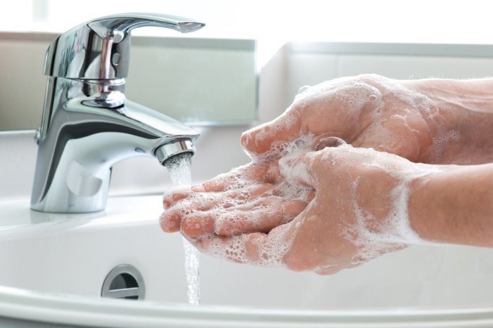  غسل اليدين يقي من انتقال فيروس كورونا