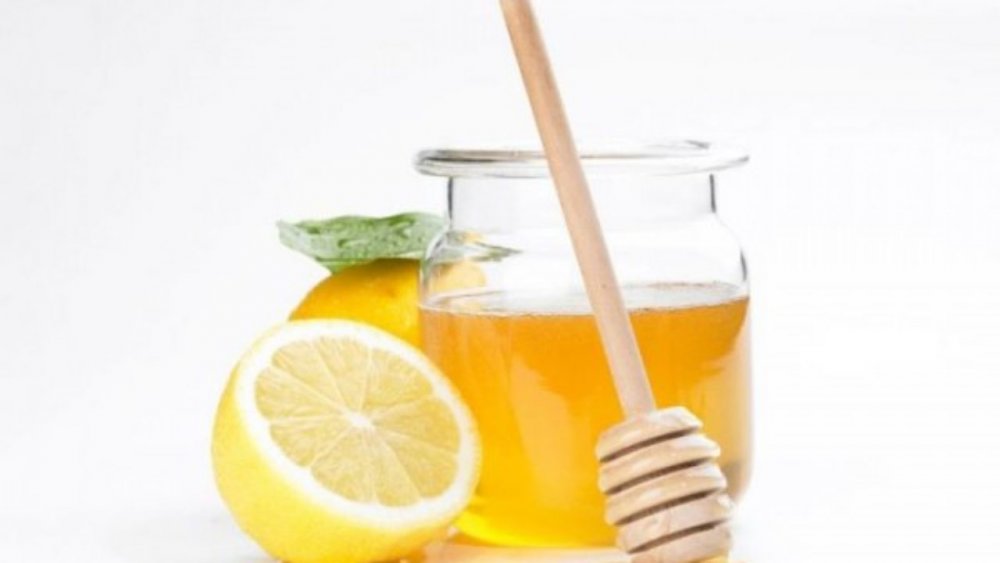  وصفات من العسل الأبيض وعصير الليمون لتفتيح بشرة العروس