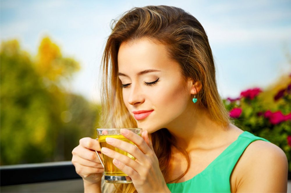 شرب الشاي الأخضر بعد الفطور يساعد على تعويض السوائل المفقودة بالصيام