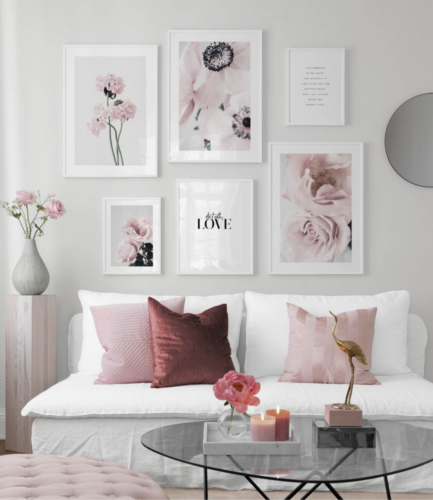 بعض الجمل الملهمة وصور الزهور تضيف الطاقة الإيجابية على ديكورات غرفة المعيشة
