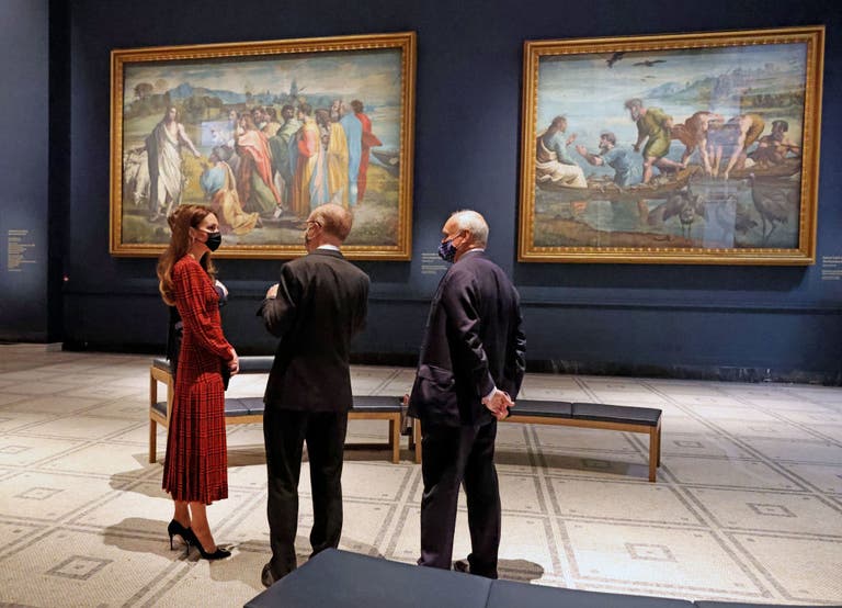 زارت  كيت متحف فيكتوريا وألبرت لمشاهدة معرضين جديدين مع إعادة افتتاح المؤسسة