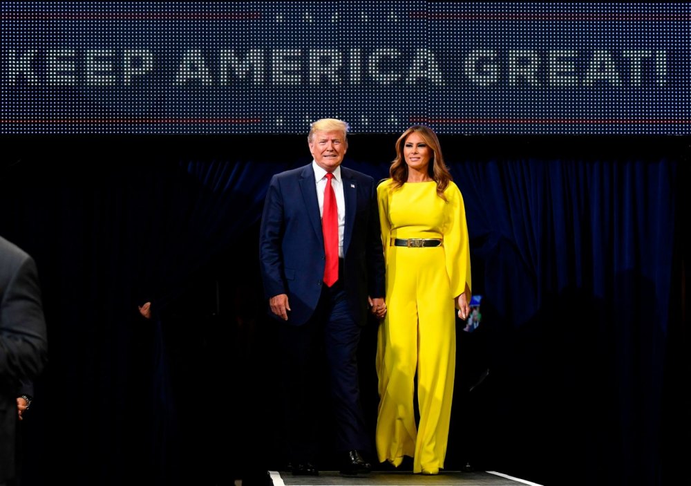 موضة الجمبسوت الأصفر بأسلوب ميلانيا ترامب Melania Trump