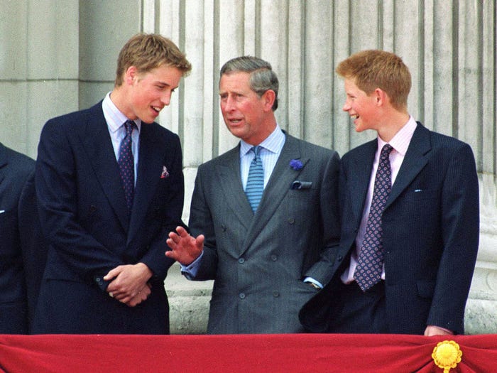 الأمير ويليام بصحبة والده الأمير تشارلز وشقيقه الأمير هاري في الأحتفال الـ 100 لعيد ميلاد الملكة الأم