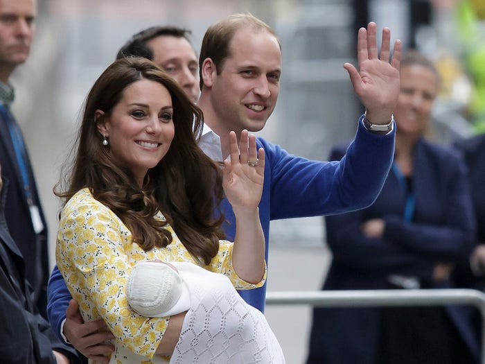 الأمير ويليام وزوجته دوقة كامبريدج يستقبلا طفلتهما الثانية الأميرة شارلوت