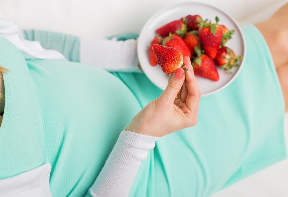 فوائد الفراولة للحمل مثل تعزيز الجهاز المناعي للحامل