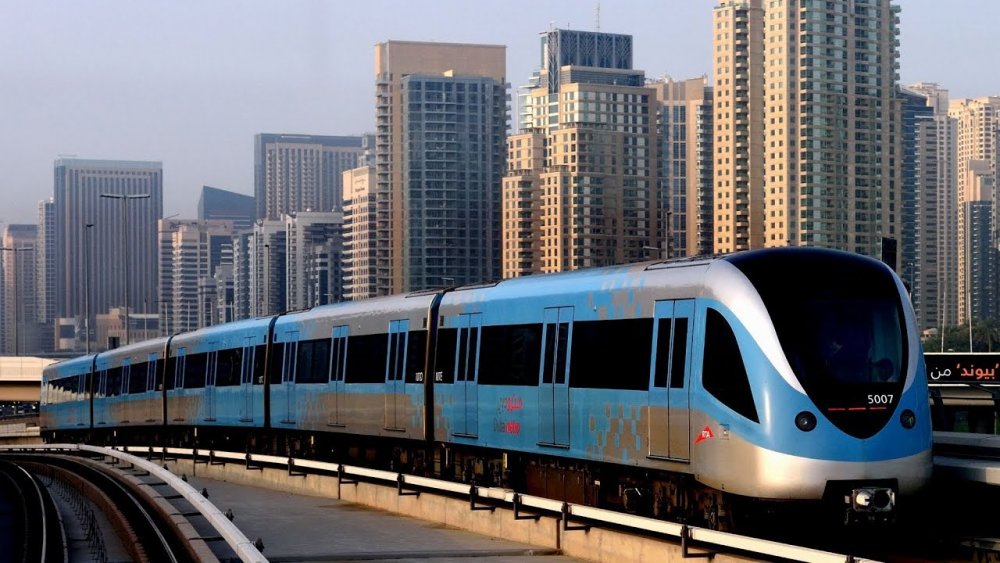  مترو دبي وسيلة لتوفير النفقات في رحلتك