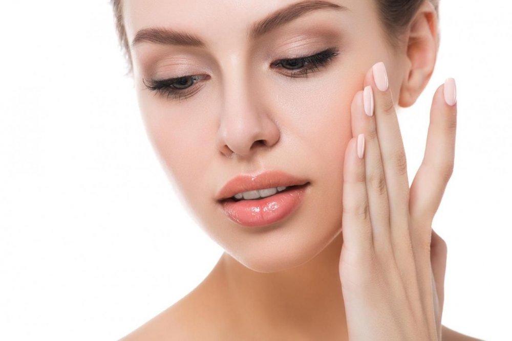  تقشير الوجه بالأعشاب لا يحتوي على مواد كيميائية ويحقق التجديد الأمثل للجلد