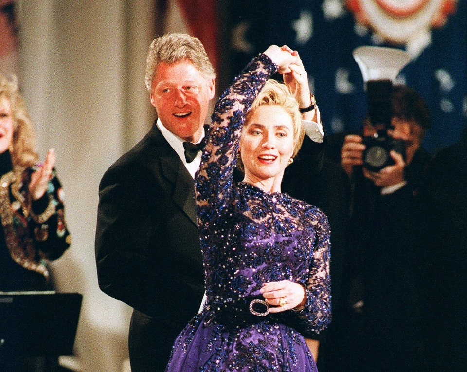 السيدة الأمريكية الأولى والرئيس السابق بيل كلينتون