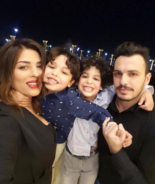 احمد ابراهم وزوجته الاولى ياسمين عيسى مع أبنائهما 