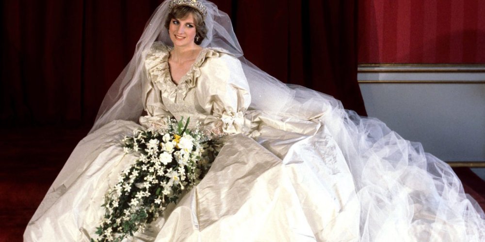 هل تعلمون كم عدد حبات اللؤلؤ المستخدمة في فستان زفاف الأميرة ديانا؟