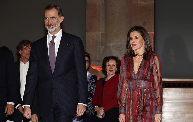 من وقّع إطلالة ليتيزيا ملكة إسبانيا بالفستان العصري