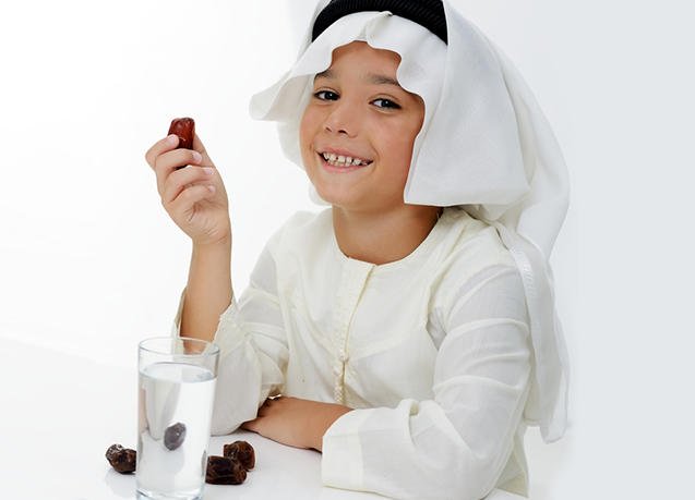 تعويد الطفل على الصيام في رمضان يجب أن يكون تدريجيا