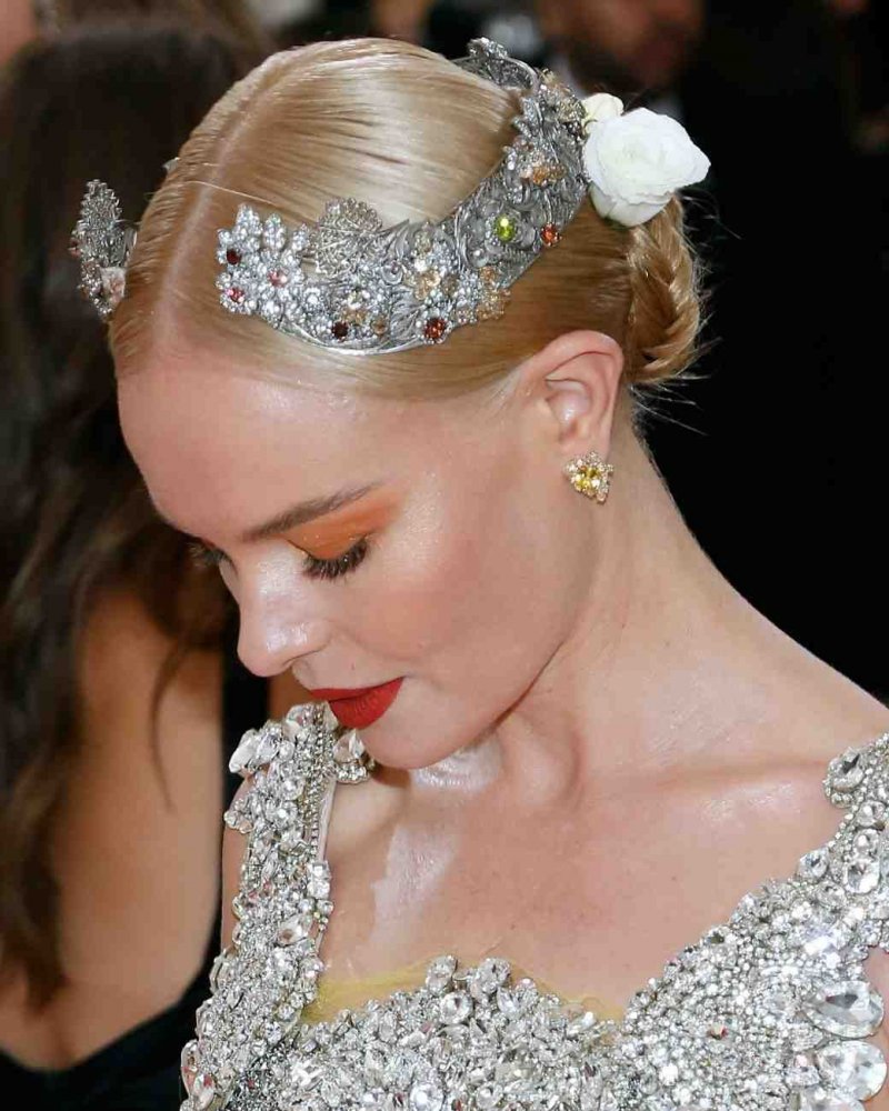 اكسسوارات شعر كريستالية لسهرات رمضان 2021 من وحي Kate Bosworth
