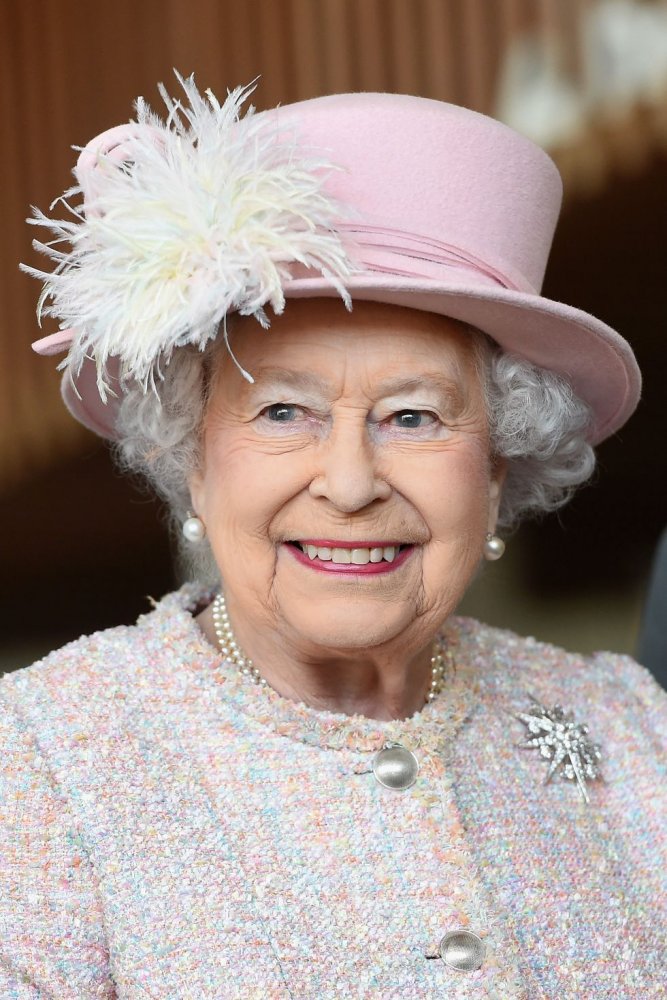  اطلالات الملكة اليزابيث الجمالية مع المكياج المشرق