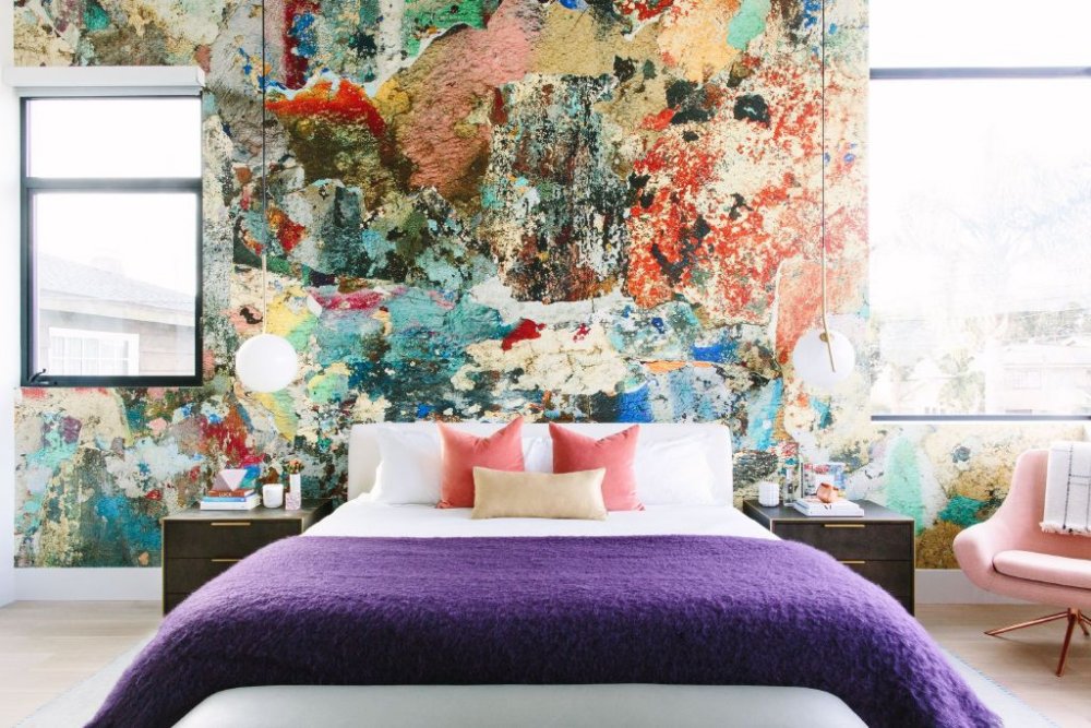 جدار غرفة النوم العصرية يتحول للوحة فنية