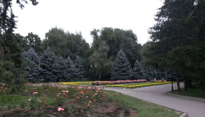 منتزه بانفيلوف بارك Panfilov Park