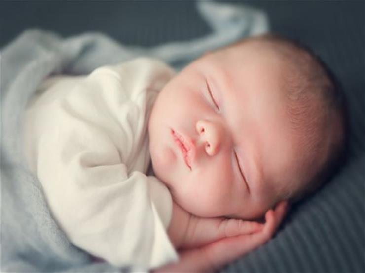 وضعية النوم الأمثل للطفل الرضيع المصاب بالزكام