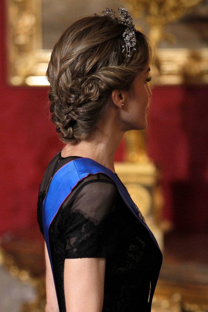  تسريحات شعر جريئة مع الضفائر على طريقة ليتيزيا ملكة اسبانيا
