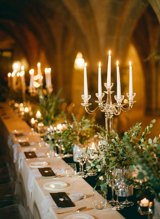 الشموع و الشمعدان اكسسوار فخم لطاولات حفلات الزفاف في فصل الخريف