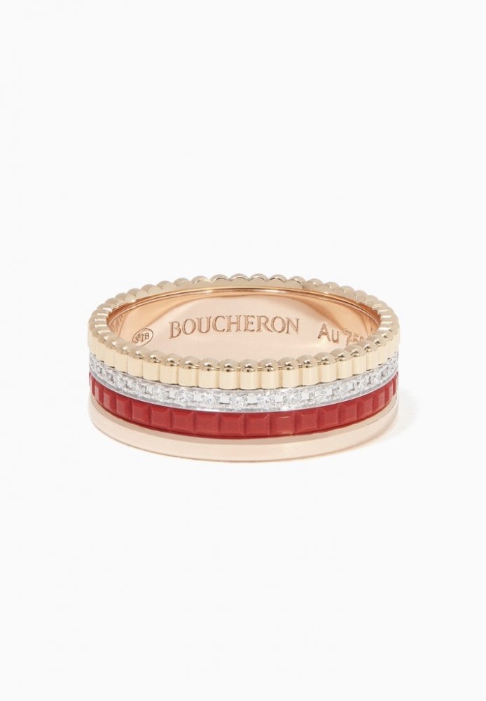 خاتم Boucheron الأيقوني مصنوع من الذهب والماس والكواتر الأحمر