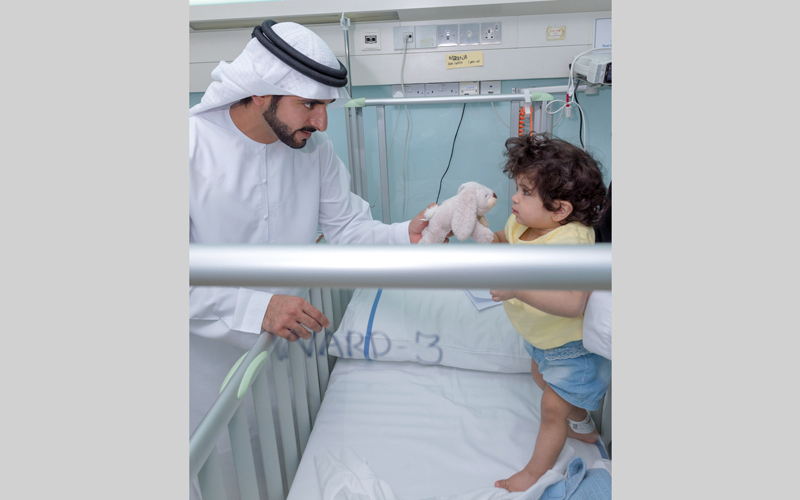 الشيخ حمدان بن محمد يزور مستشفى لطيفة في يوم الطفل العالمي