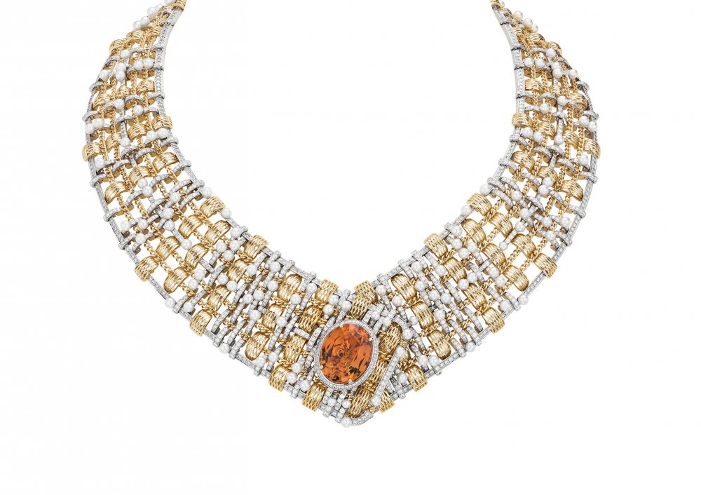 قلادة تويد Tweed de Chanel necklace من ماركة شانيل Chanel