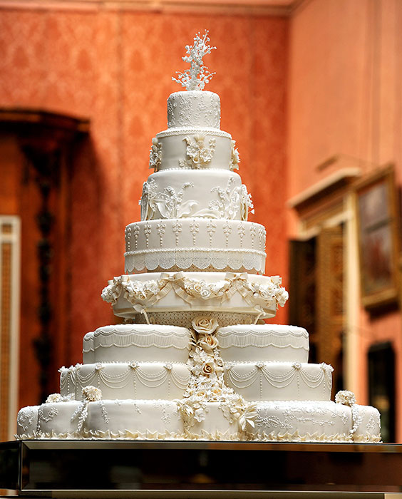 كعكة زفاف الأمير ويليام وكيت ميدلتون والتي صنعتها الشيف فيونا كيرنز