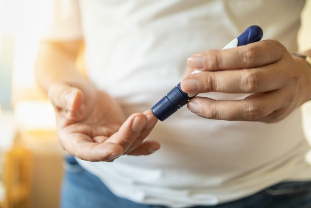 مراقبة مستوى السكر باستمرار مهم لمرضى السكري خلال الإصابة بكورونا