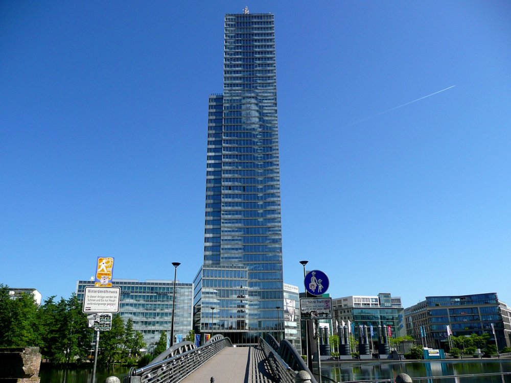 برج كولن من أفضل أماكن سياحية في كولونيا