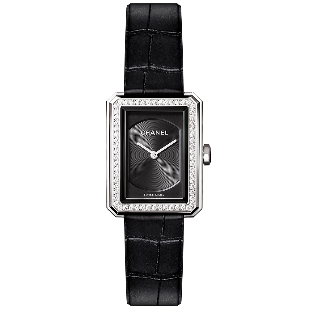  ساعة انيقة مزينة بسوار جلد اسود من Chanel