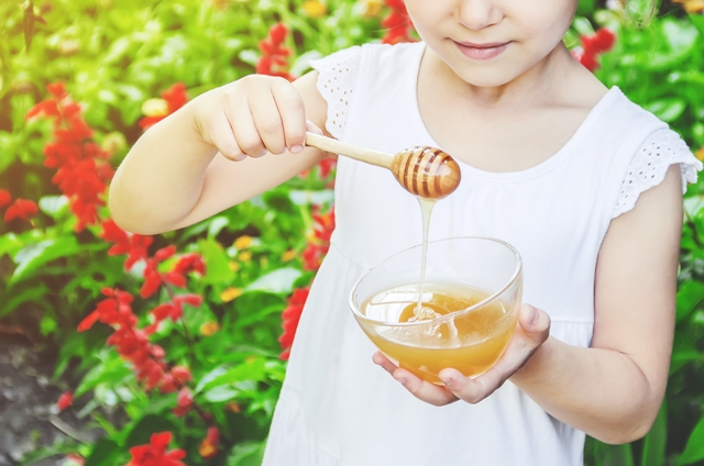 فوائد العسل الأبيض للأطفال