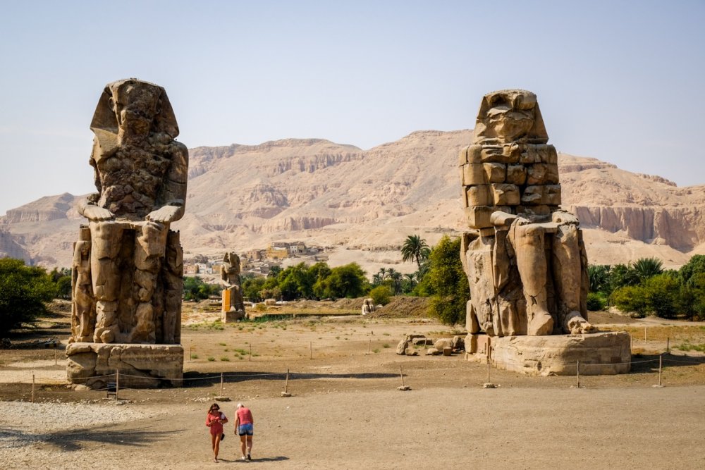 معالم سياحية في الأقصر تمثالا ممنون The Colossi of Memnon