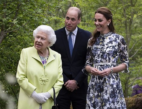 ملكة بريطانيا زارت حديقة كيت ميدلتون