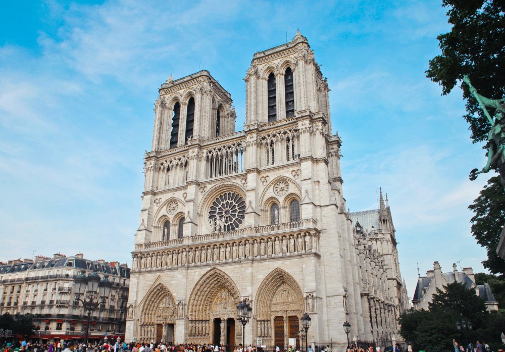 تعرف على أهم معلومات عن السياحة في باريس بواسطة Adrienn